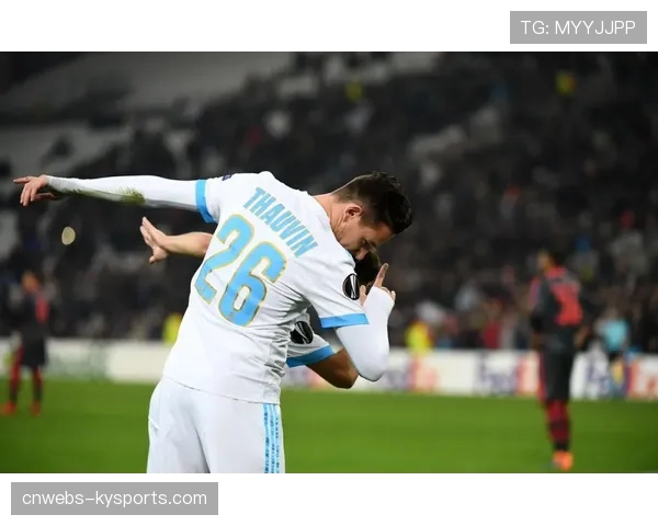 特写：老将托万完成职业生涯最后一战，马赛主场万人致敬