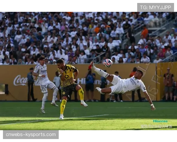 皇马进行封闭训练，据信重点演练定位球进攻以作为破局手段